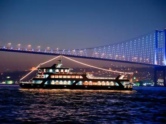 Istanbul Cruise Tour with Dinner