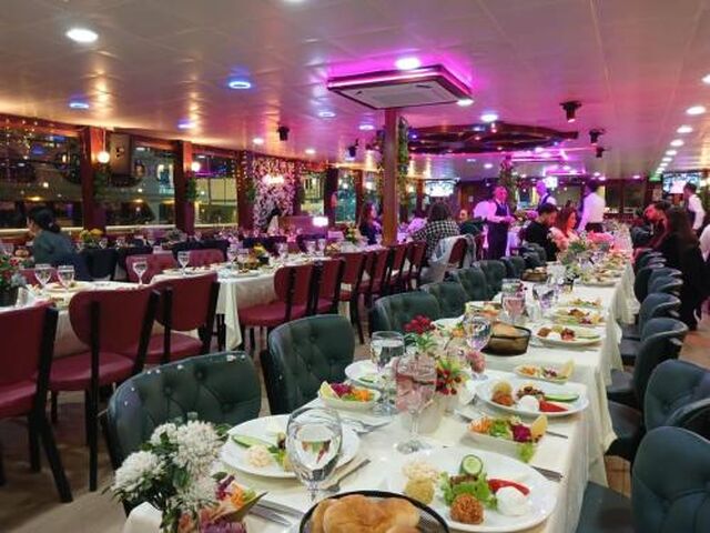 Istanbul Cruise Tour with Dinner