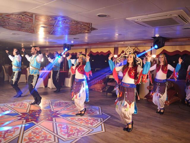 Istanbul Cruise Tour with Dinner